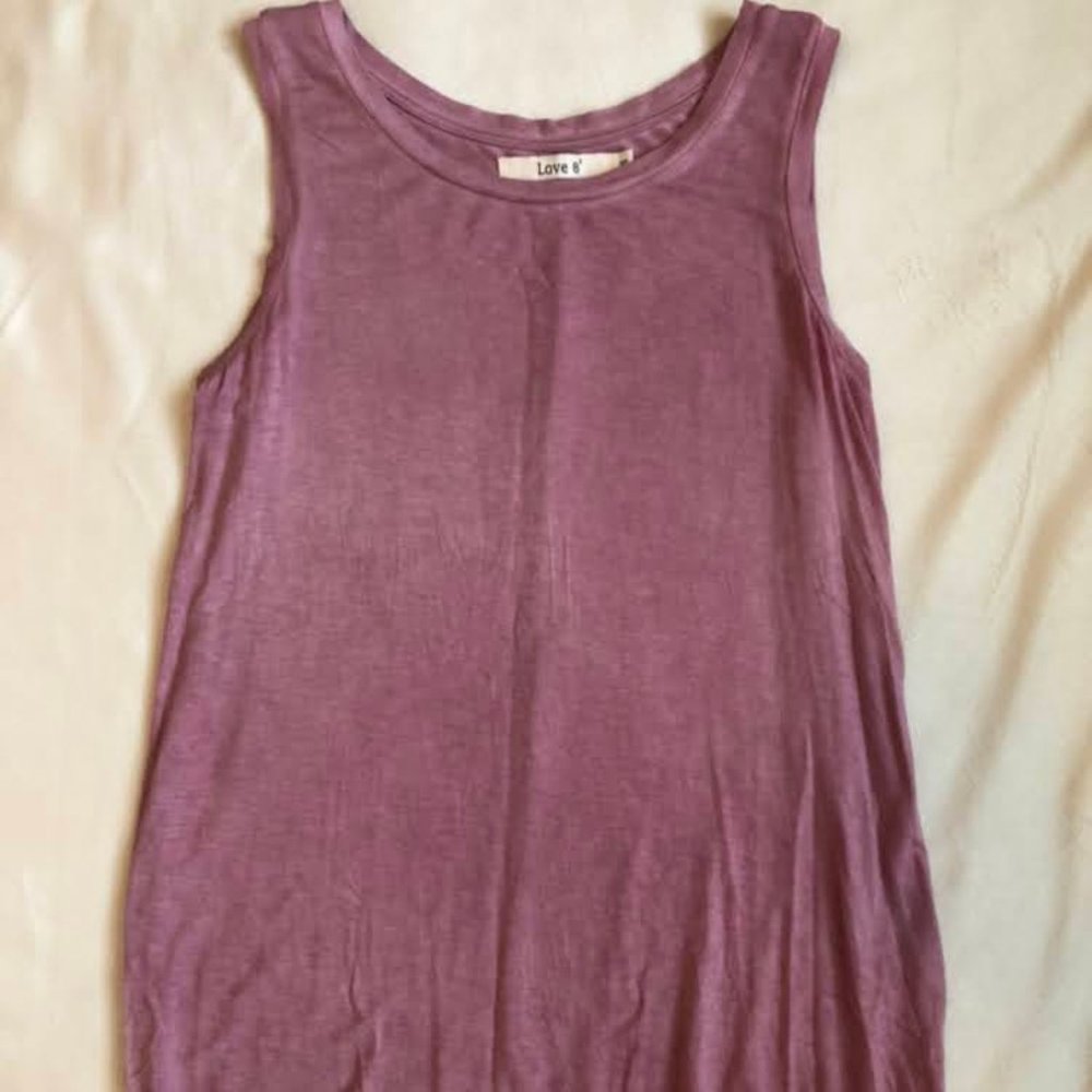 pink tank top